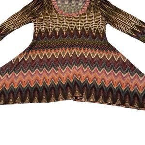 Karen Kane size small 3/4 sleeve Vibrant Zigzag Pattern shark bite hem tunic EUC